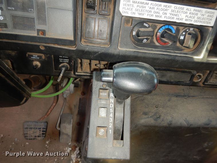 image for item DN1661 1999 International 4900  dump truck