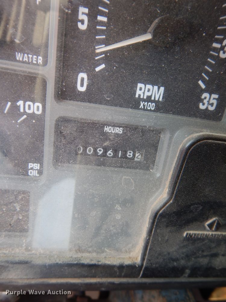 image for item DN1661 1999 International 4900  dump truck