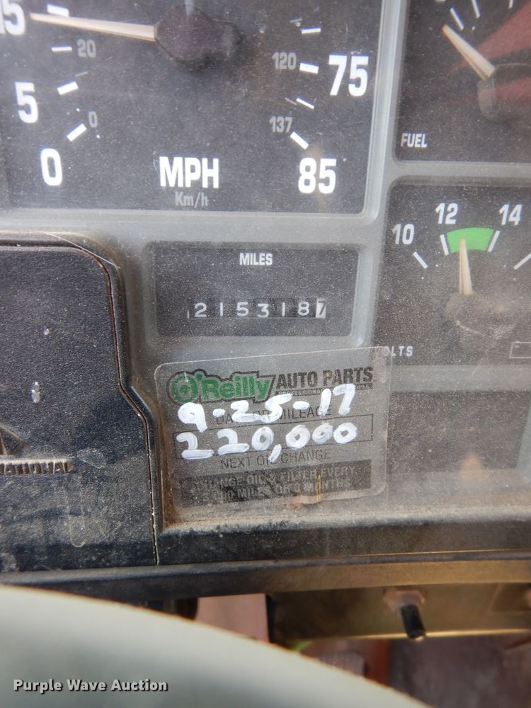 image for item DN1661 1999 International 4900  dump truck