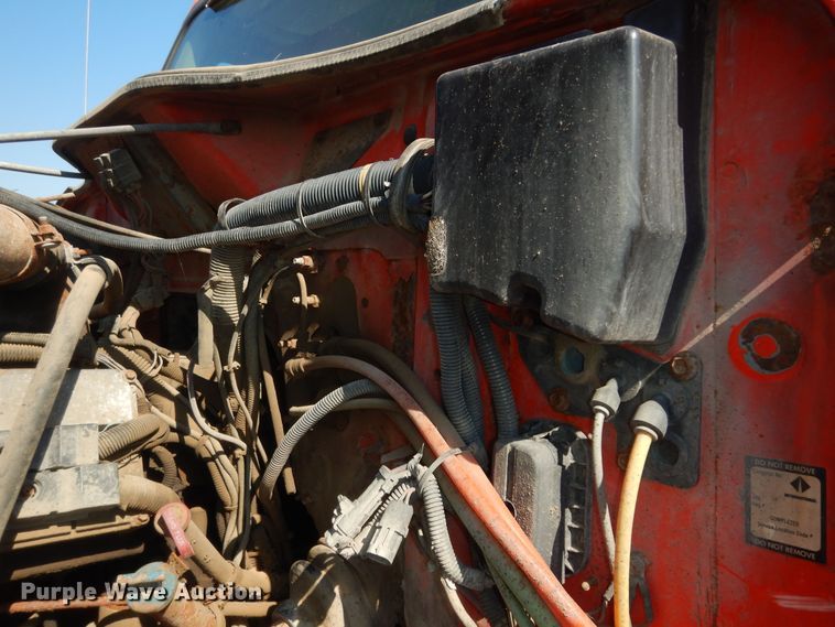 image for item DN1661 1999 International 4900  dump truck