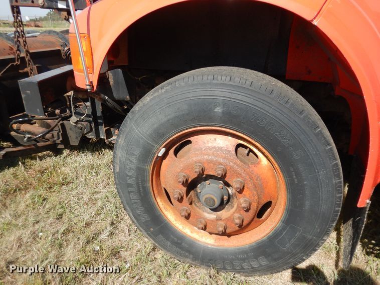 image for item DN1661 1999 International 4900  dump truck