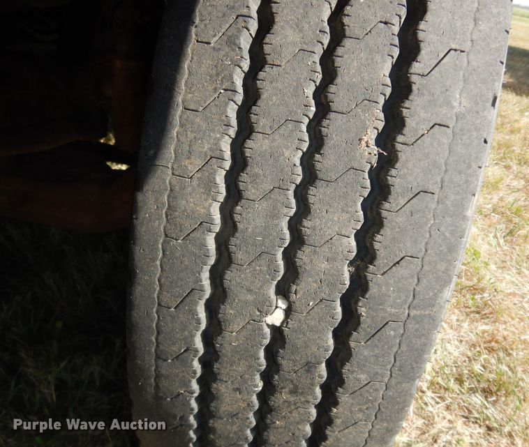 image for item DN1661 1999 International 4900  dump truck