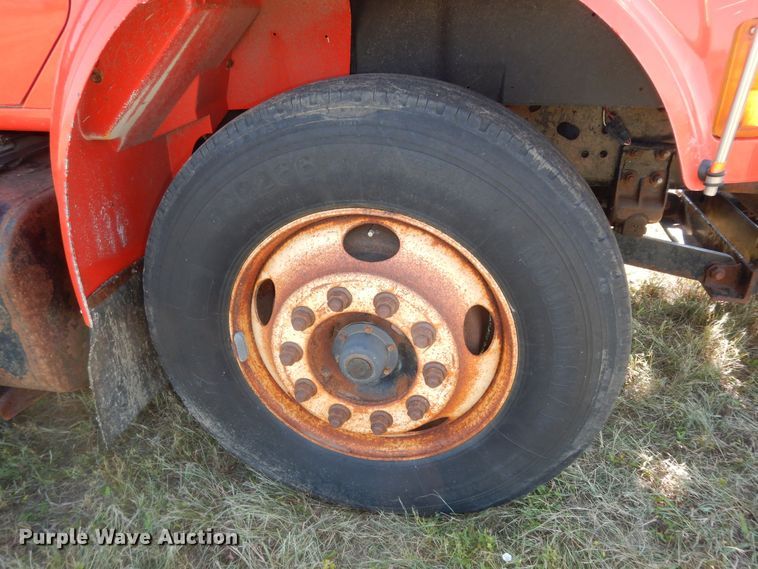 image for item DN1661 1999 International 4900  dump truck