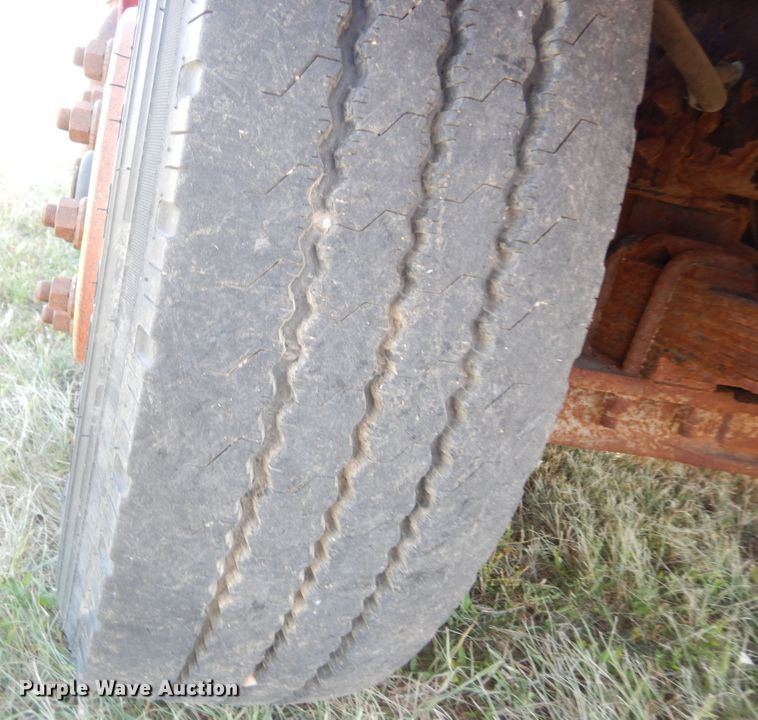 image for item DN1661 1999 International 4900  dump truck