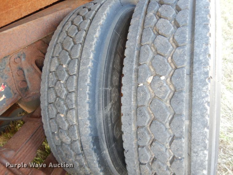 image for item DN1661 1999 International 4900  dump truck