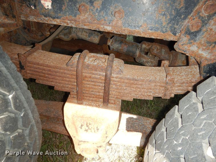 image for item DN1661 1999 International 4900  dump truck