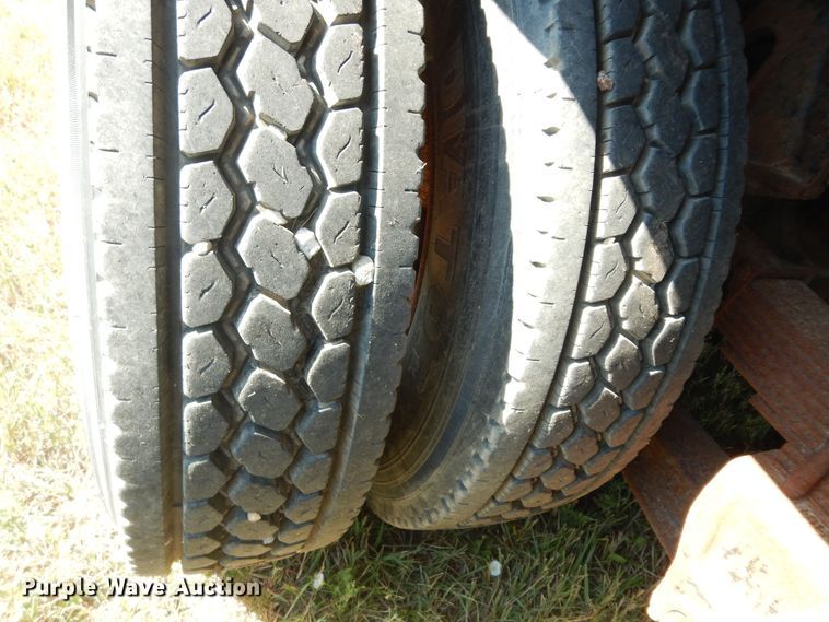 image for item DN1661 1999 International 4900  dump truck