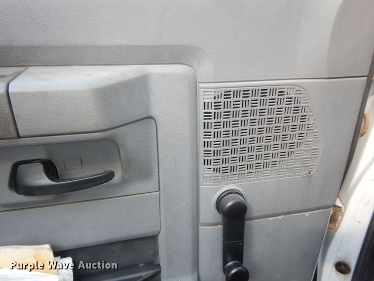 image for item DN1668 2009 Ford E350 Super Duty  box truck