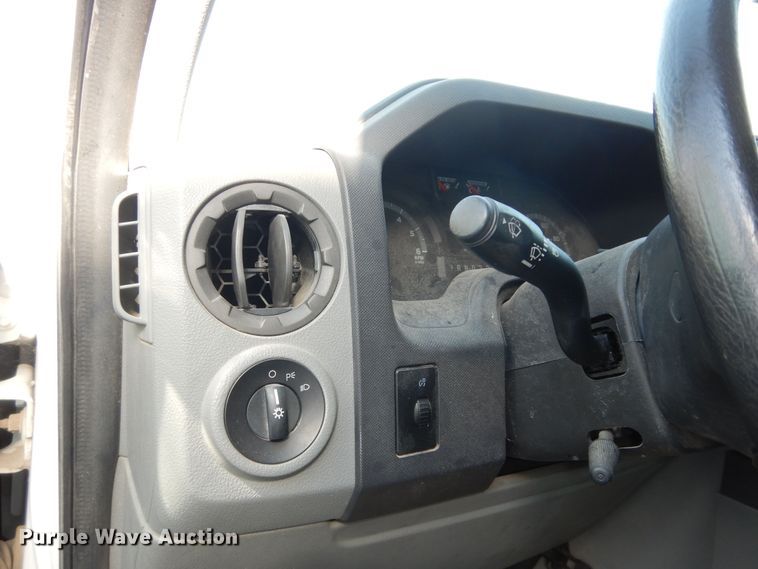 image for item DN1668 2009 Ford E350 Super Duty  box truck