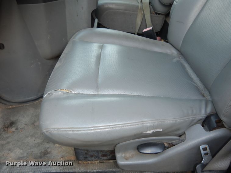 image for item DN1668 2009 Ford E350 Super Duty  box truck