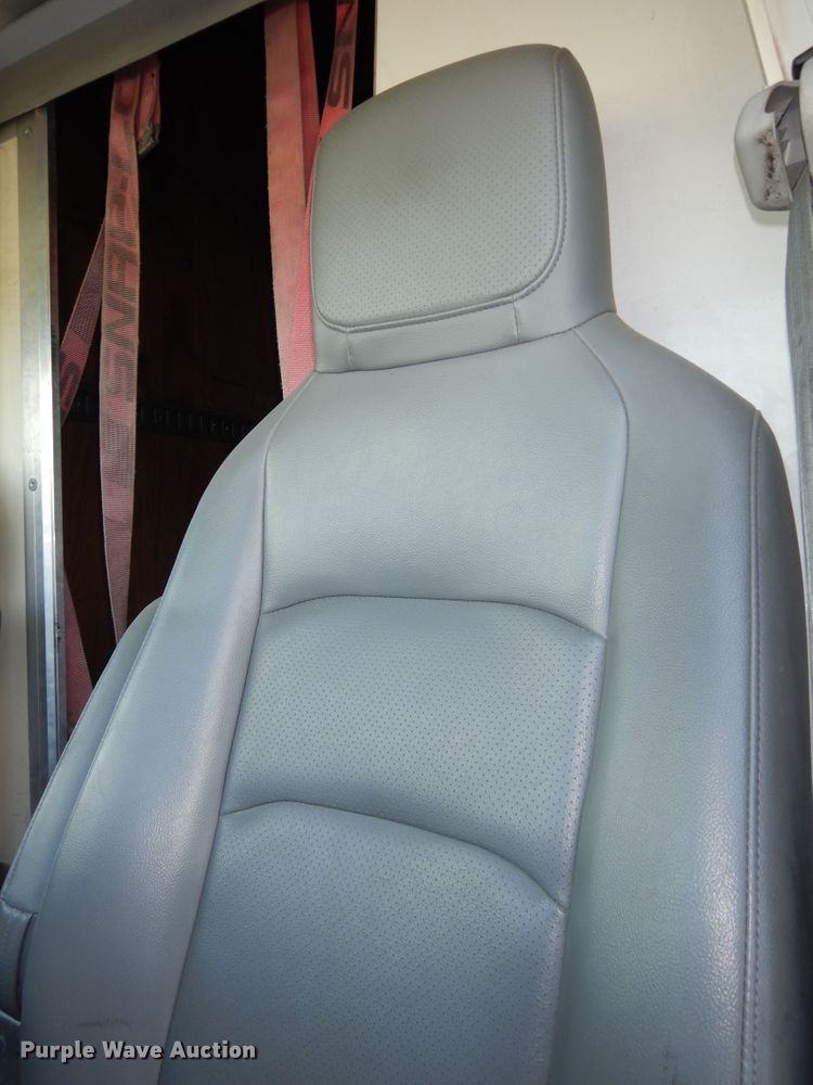 image for item DN1668 2009 Ford E350 Super Duty  box truck