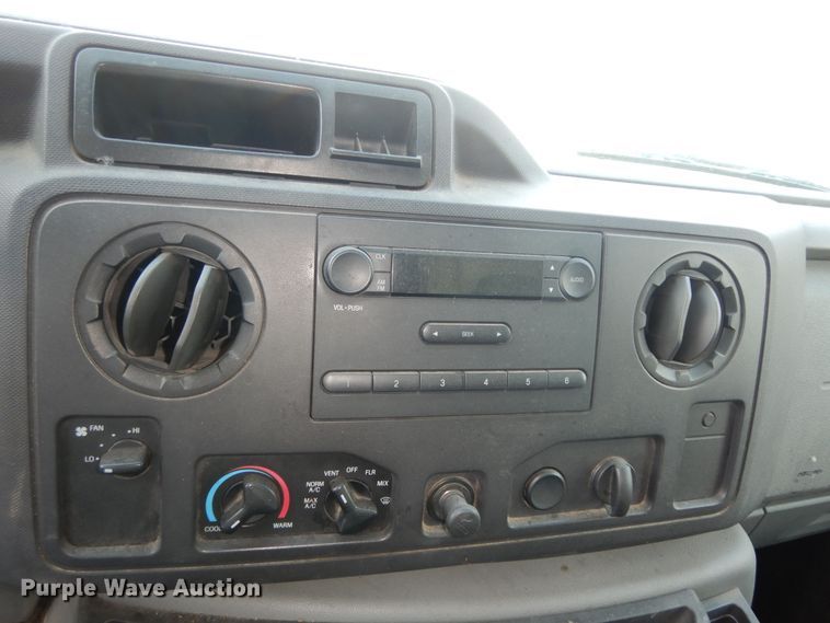 image for item DN1668 2009 Ford E350 Super Duty  box truck