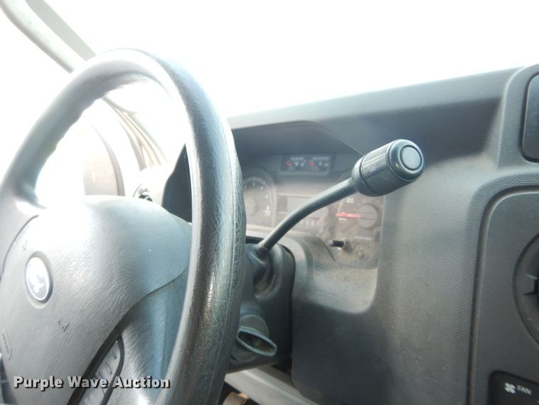 image for item DN1668 2009 Ford E350 Super Duty  box truck