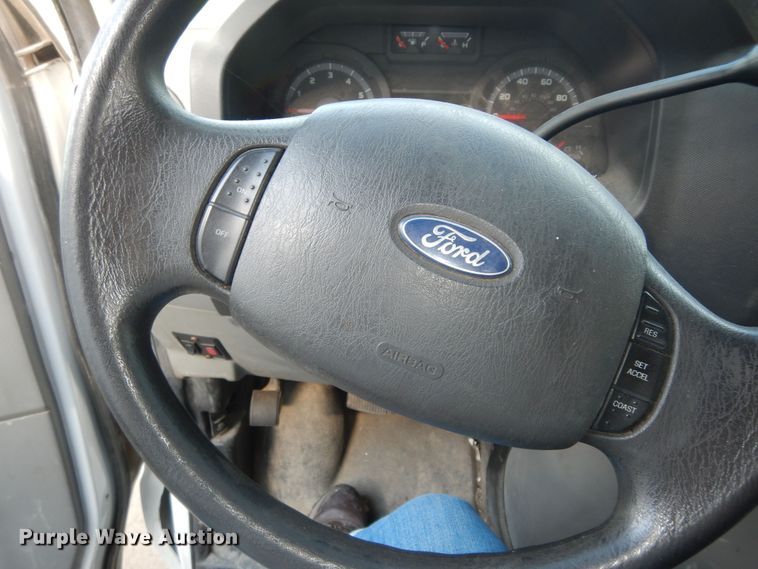 image for item DN1668 2009 Ford E350 Super Duty  box truck