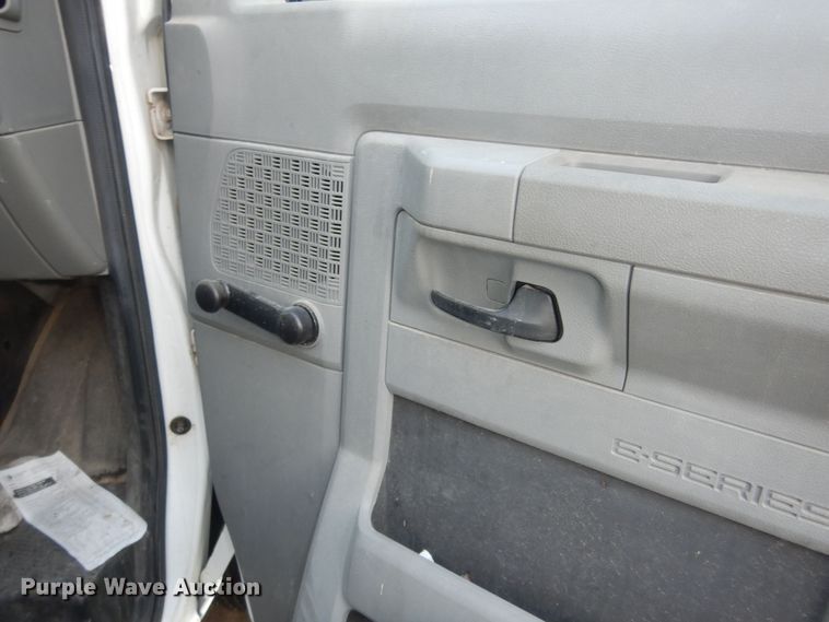 image for item DN1668 2009 Ford E350 Super Duty  box truck