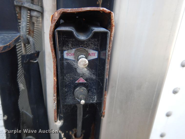 image for item DN1669 2011 Ford E350 Super Duty  box truck