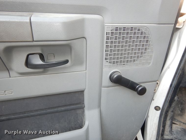 image for item DN1669 2011 Ford E350 Super Duty  box truck