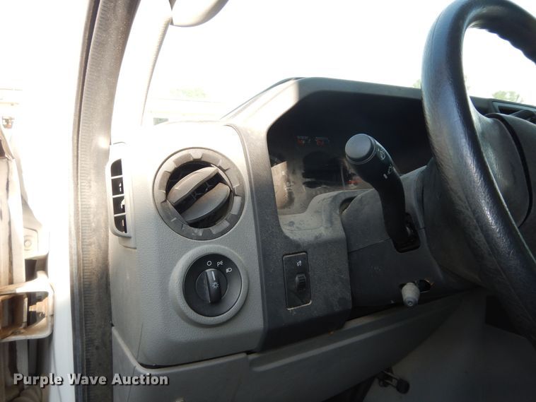 image for item DN1669 2011 Ford E350 Super Duty  box truck