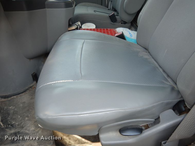 image for item DN1669 2011 Ford E350 Super Duty  box truck