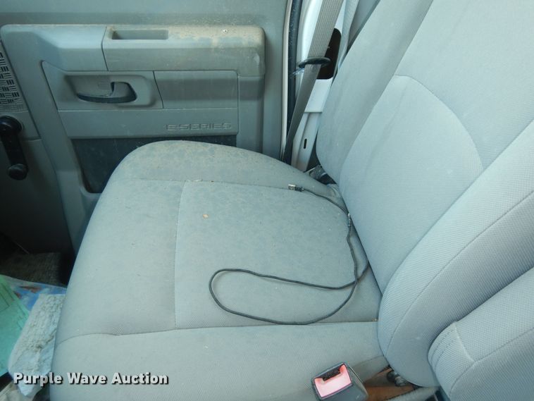 image for item DN1669 2011 Ford E350 Super Duty  box truck