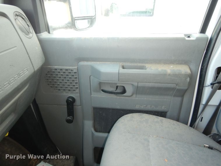 image for item DN1669 2011 Ford E350 Super Duty  box truck