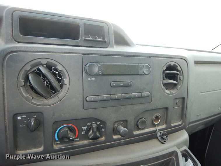 image for item DN1669 2011 Ford E350 Super Duty  box truck