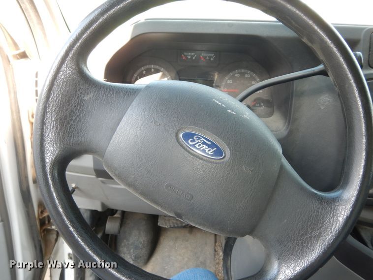 image for item DN1669 2011 Ford E350 Super Duty  box truck