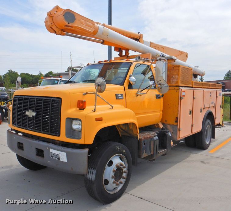image for item DP4381 2002 Chevrolet C7500  bucket truck