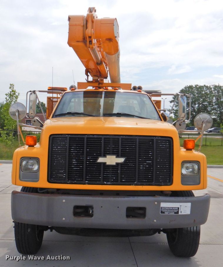 image for item DP4381 2002 Chevrolet C7500  bucket truck