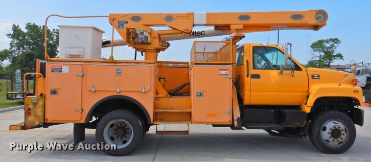 image for item DP4381 2002 Chevrolet C7500  bucket truck