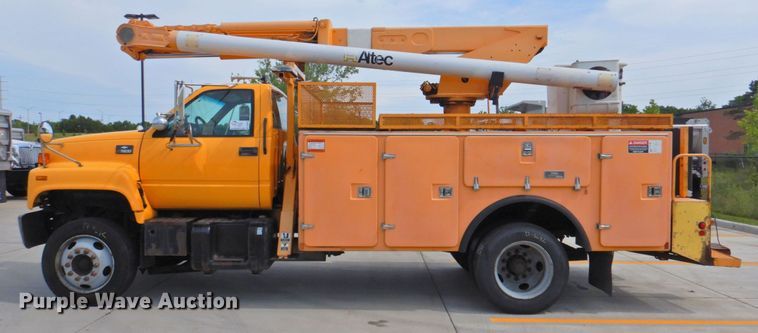image for item DP4381 2002 Chevrolet C7500  bucket truck