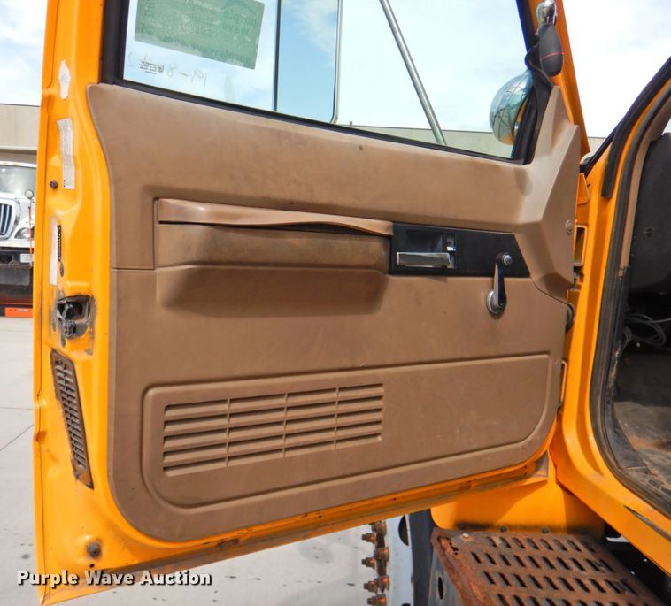 image for item DP4381 2002 Chevrolet C7500  bucket truck