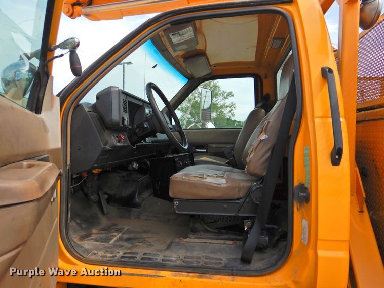 image for item DP4381 2002 Chevrolet C7500  bucket truck