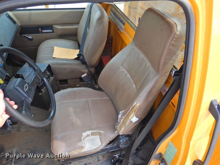 image for item DP4381 2002 Chevrolet C7500  bucket truck