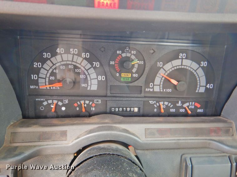 image for item DP4381 2002 Chevrolet C7500  bucket truck