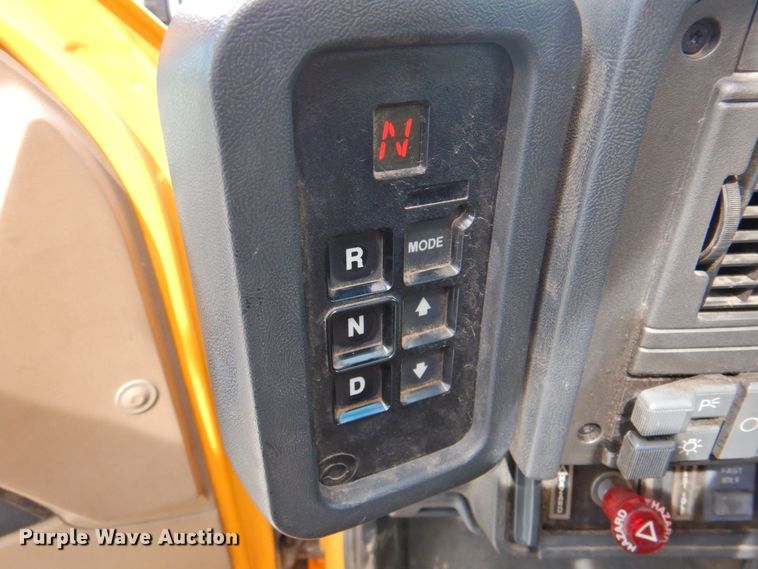 image for item DP4381 2002 Chevrolet C7500  bucket truck