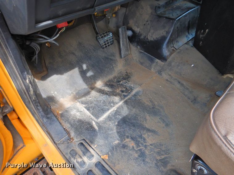 image for item DP4381 2002 Chevrolet C7500  bucket truck