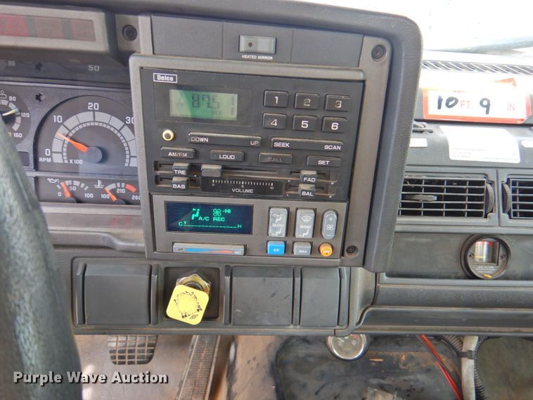 image for item DP4381 2002 Chevrolet C7500  bucket truck