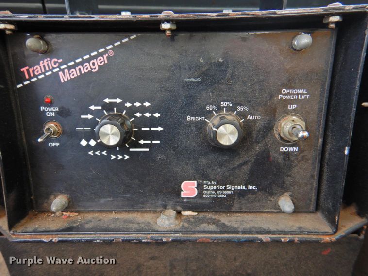 image for item DP4381 2002 Chevrolet C7500  bucket truck