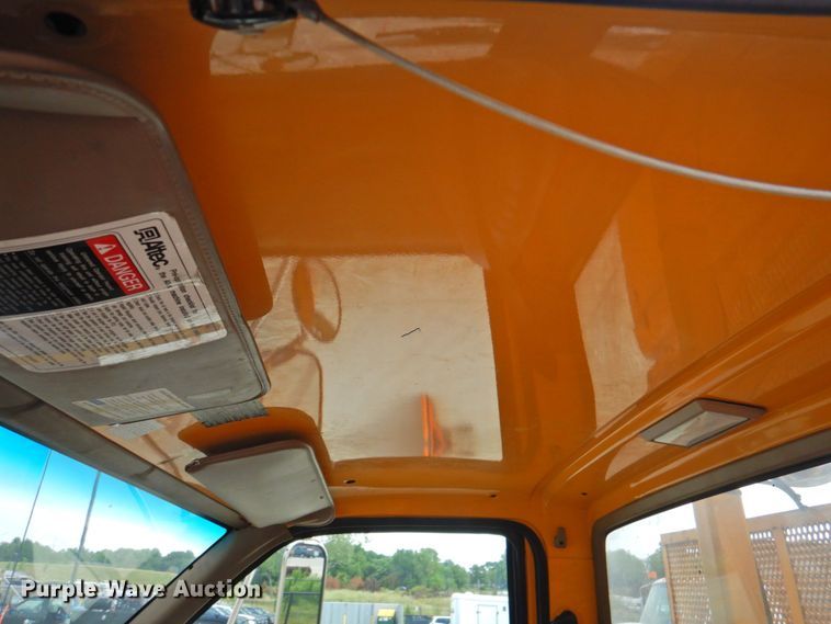 image for item DP4381 2002 Chevrolet C7500  bucket truck