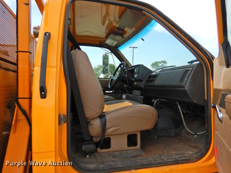 image for item DP4381 2002 Chevrolet C7500  bucket truck