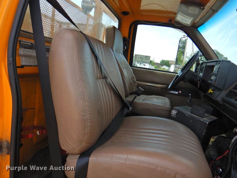 image for item DP4381 2002 Chevrolet C7500  bucket truck