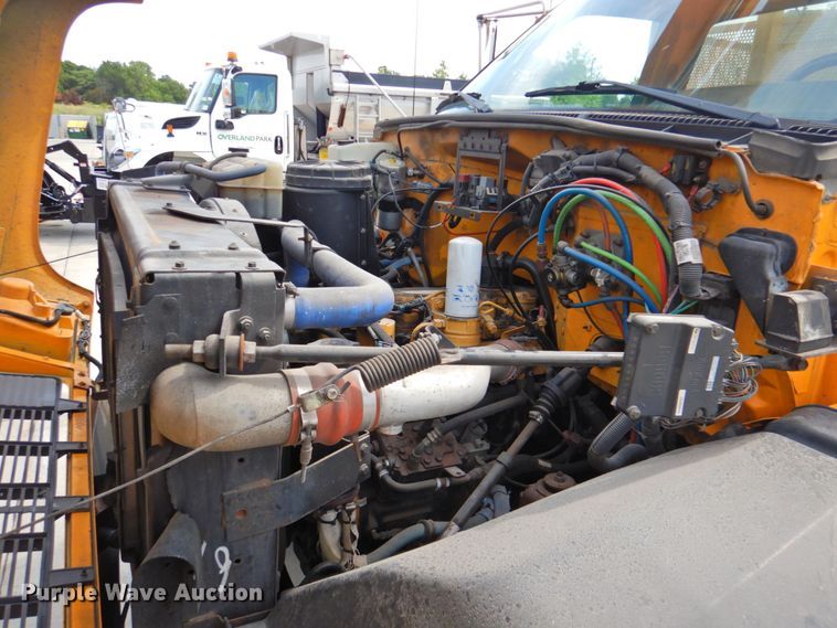 image for item DP4381 2002 Chevrolet C7500  bucket truck