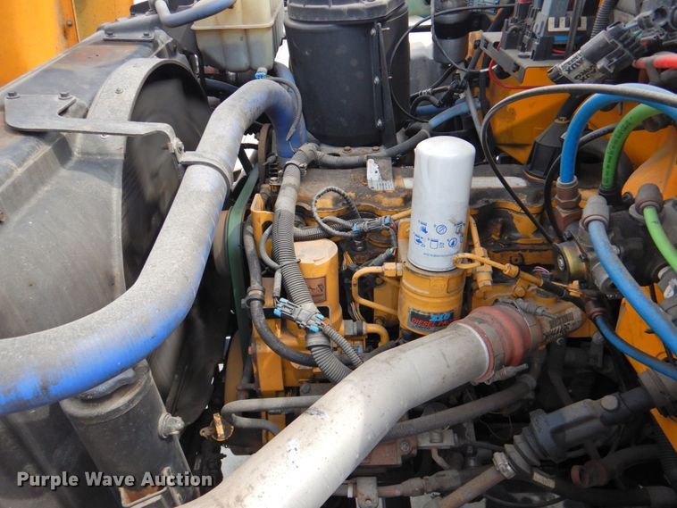 image for item DP4381 2002 Chevrolet C7500  bucket truck