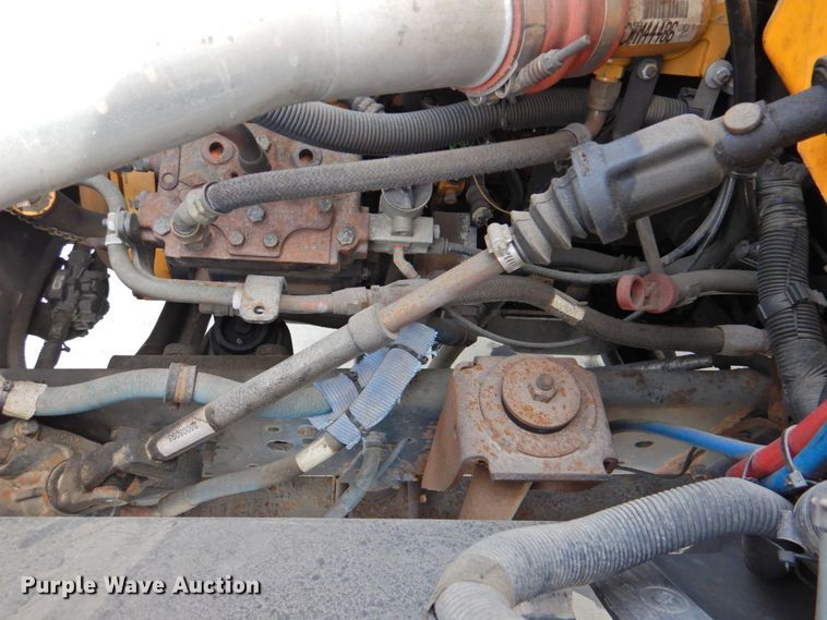 image for item DP4381 2002 Chevrolet C7500  bucket truck