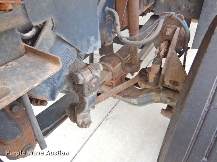 image for item DP4381 2002 Chevrolet C7500  bucket truck