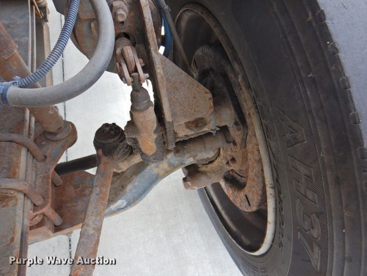 image for item DP4381 2002 Chevrolet C7500  bucket truck