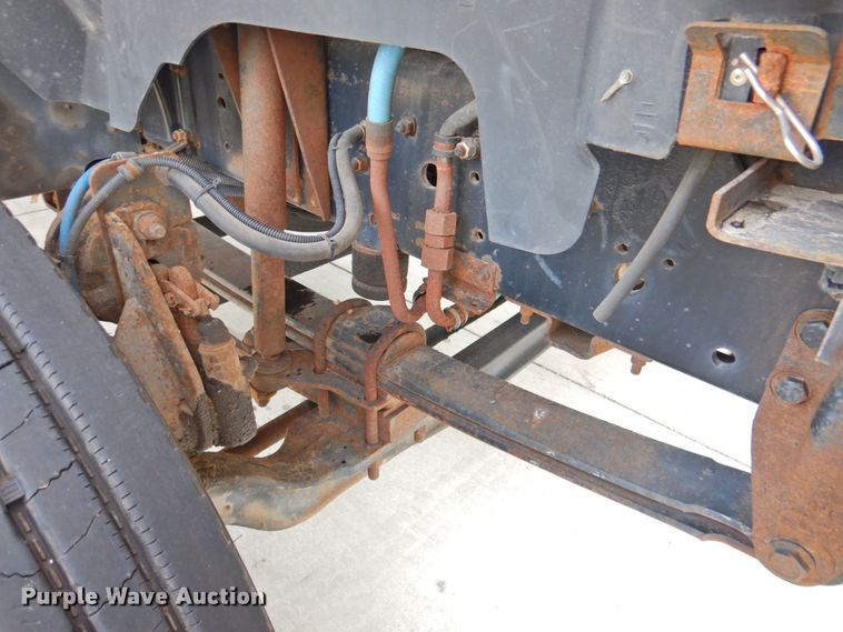 image for item DP4381 2002 Chevrolet C7500  bucket truck