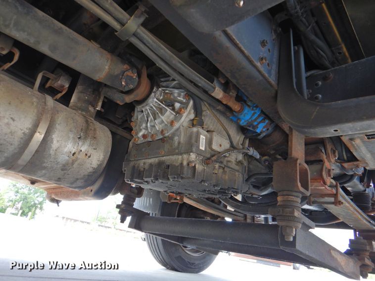 image for item DP4381 2002 Chevrolet C7500  bucket truck