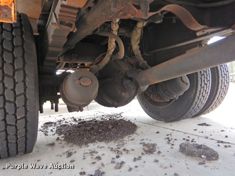 image for item DP4381 2002 Chevrolet C7500  bucket truck